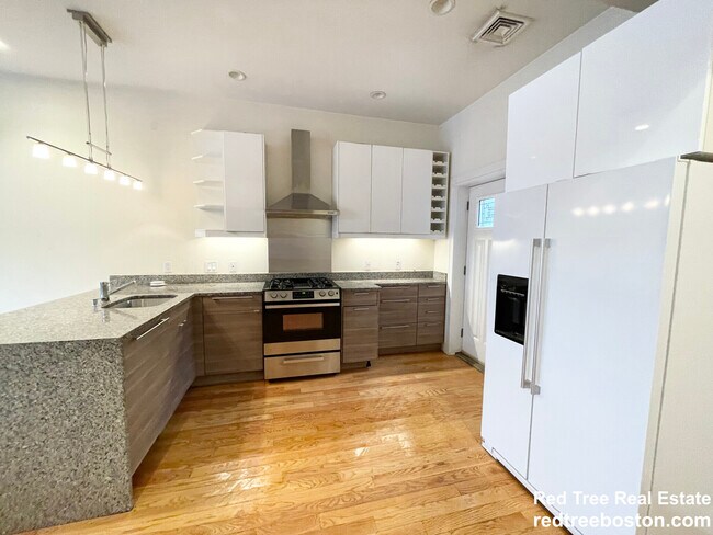 Photo - 96 L St