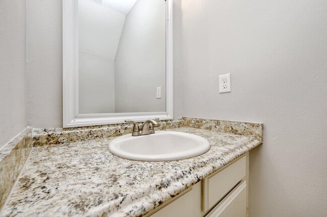 Photo - 152 Scottwood Dr SE