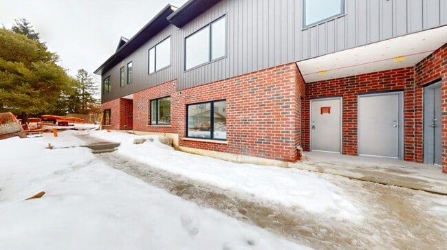 Building Photo - GORGEOUS NEW 2 BEDROOM APARTMENTS AVAILABLE FOR APRIL Unit 21