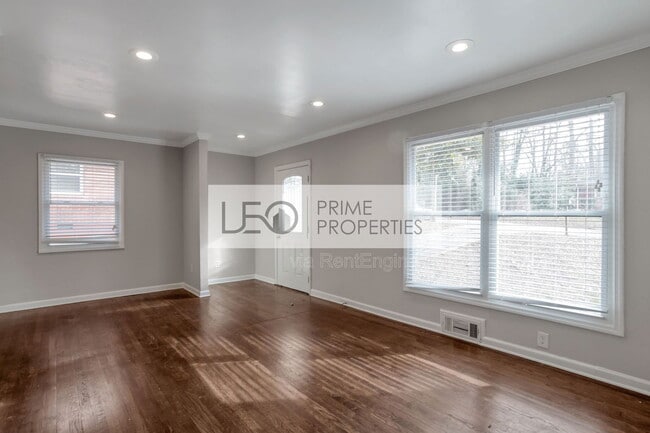 Photo - 751 Yale Pl SW