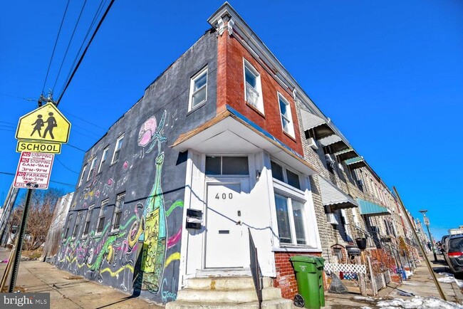 Building Photo - 400 N Rose St