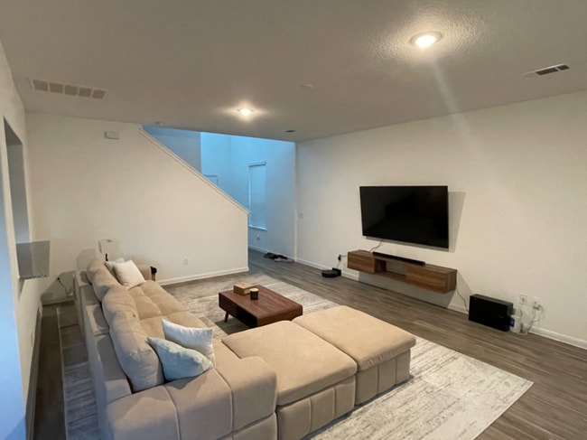 Área de estar - 7314 Madison Commons Ln