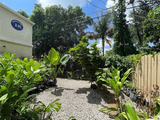 Photo - 1060 NW 47th St Unit 5