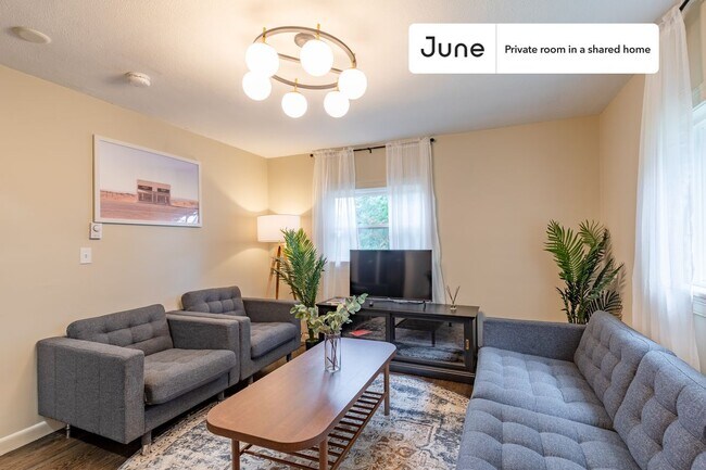 Photo - Room in Shared 6 bed/4 bath home Unit E