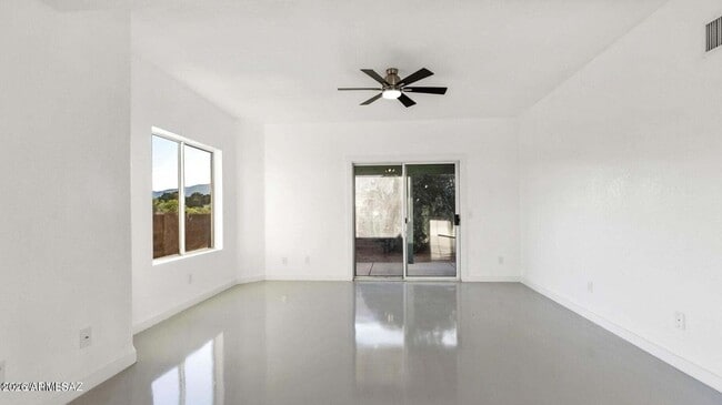 Photo - 574 Duchess Dr