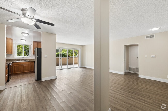 1BR, 1BA - 825SF - Living Room