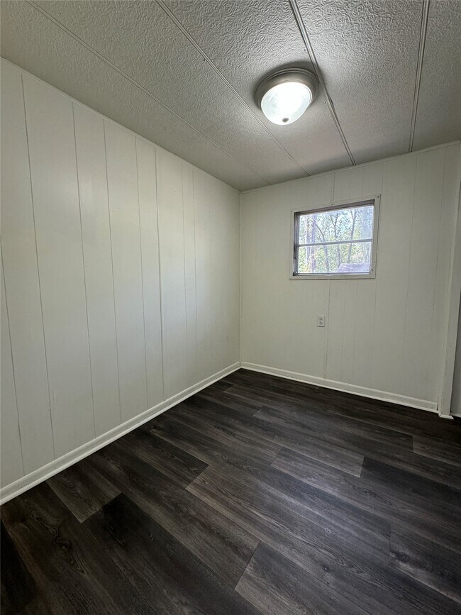 Photo - 104 N 1st St