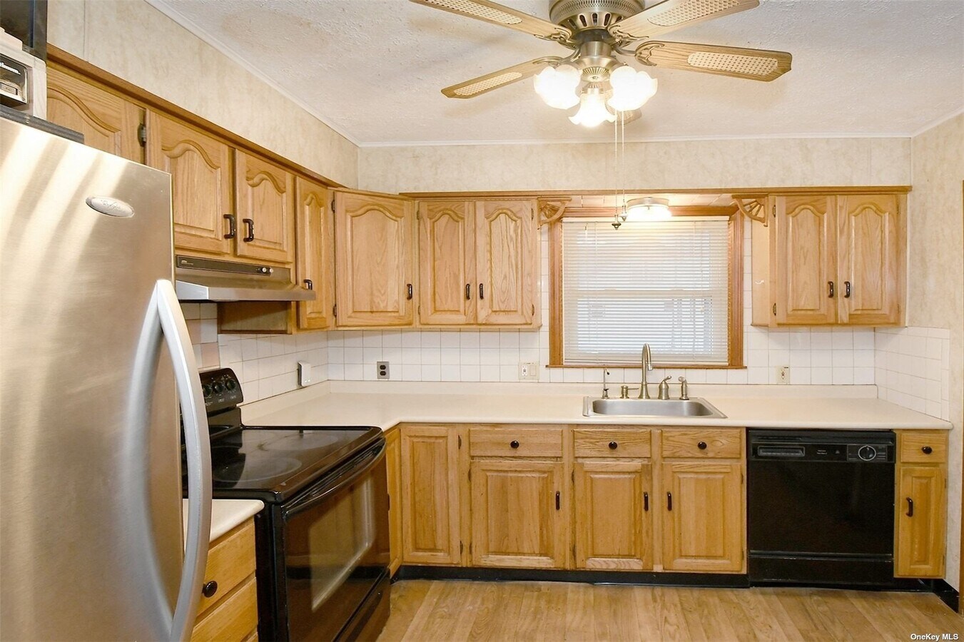 Photo - 363 W Merrick Rd