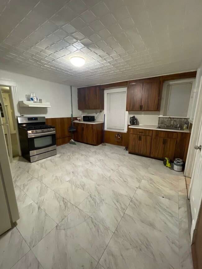 Building Photo - 256 Plank Rd Unit 2 floor