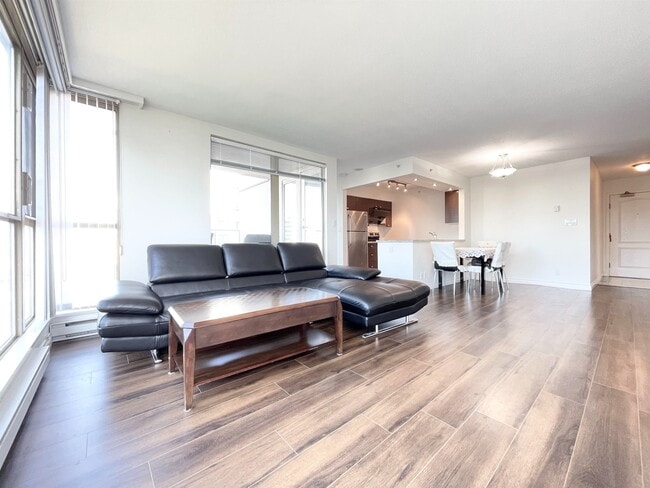 Photo - 6191 Buswell St