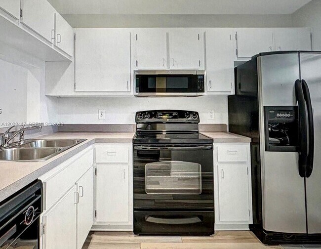 Photo - 6832 Palmetto Cir S Unit 201