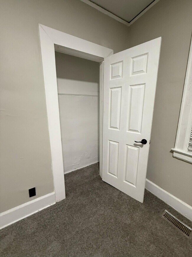 Photo - Bright & Cozy 3-Bed Duplex for Rent in Detroit Unit 1 Lower