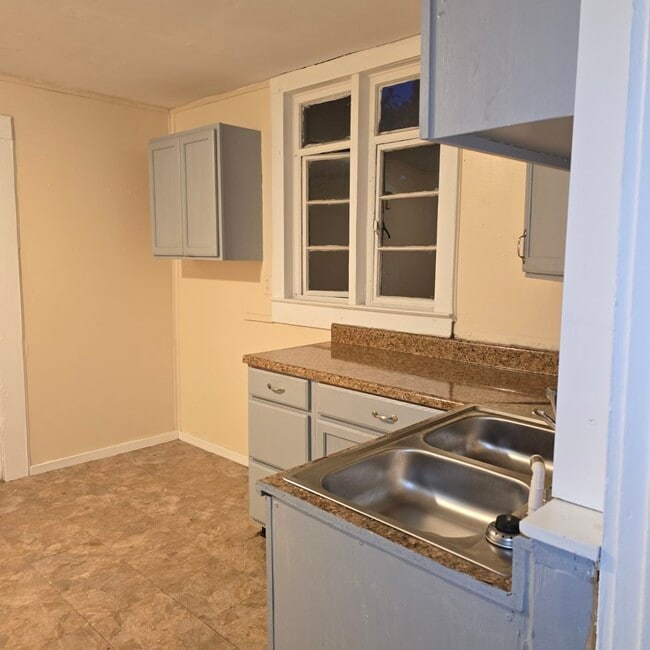 Photo - 520 E Rose St