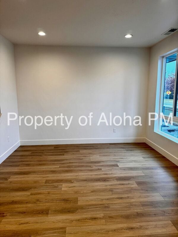 Photo - 366 E Presidio Ln