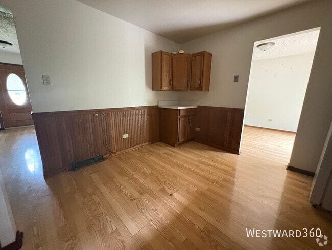 Building Photo - 16 Longwood Dr Rental
