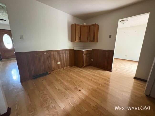 Building Photo - 16 Longwood Dr Rental