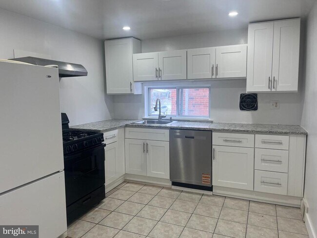 Photo - 2637 Tremont St