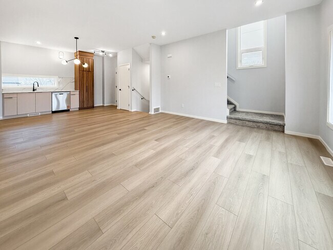 Photo - 9307-9123 123 Ave NW