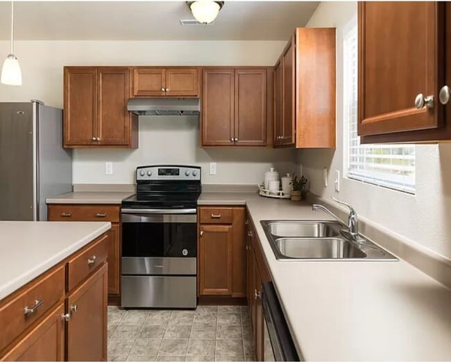 Photo - Large Newer Colonial for Lease