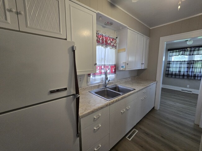 Photo - 1124 Kern St