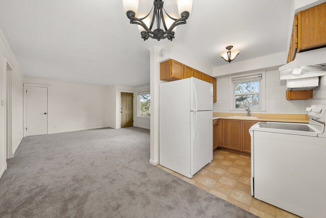 Photo - 827 W 11th Ave