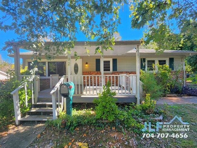 Cute 3 Bed/1 Bath Home in Concord with Bas... - Cute 3 Bed/1 Bath Home in Concord with Bas...