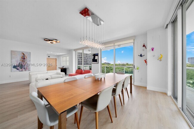 Building Photo - 2645 S Bayshore Dr Unit 601