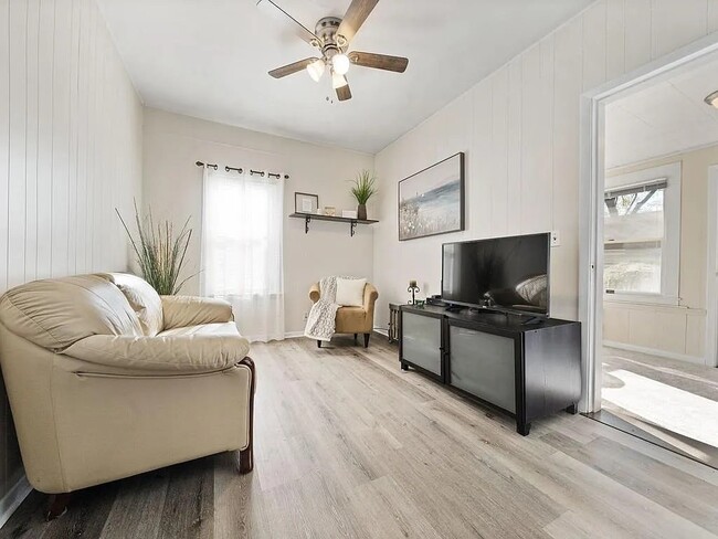 Photo - 17 Rhodes Ave