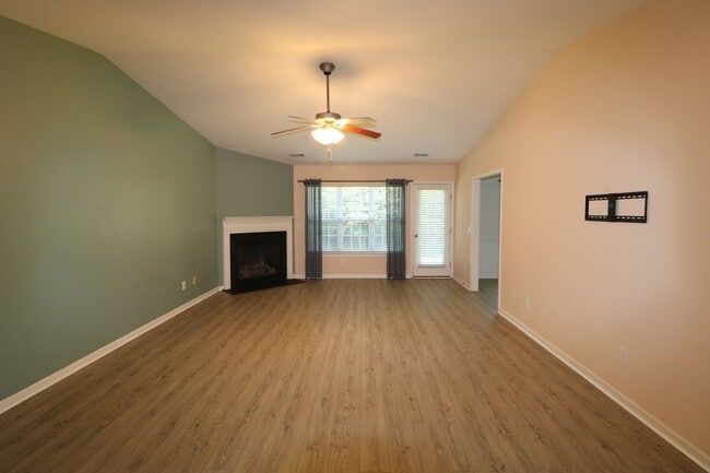 Photo - 128 Dover Dr