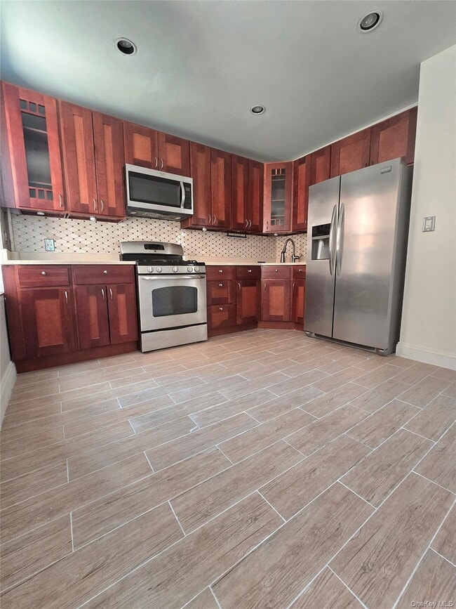 Building Photo - 31-17 43rd St Unit 1 Rental