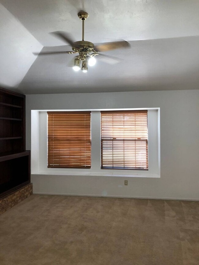 9313 Laurel Oak Way