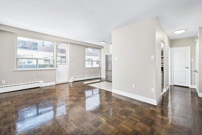 Photo - 3896 Bathurst St