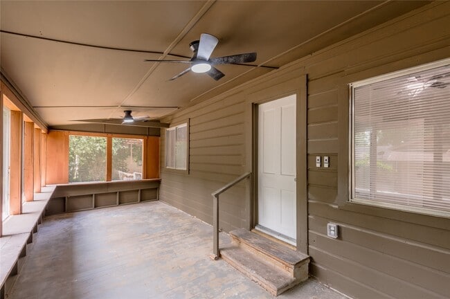 Photo - 1107 W Dogwood St