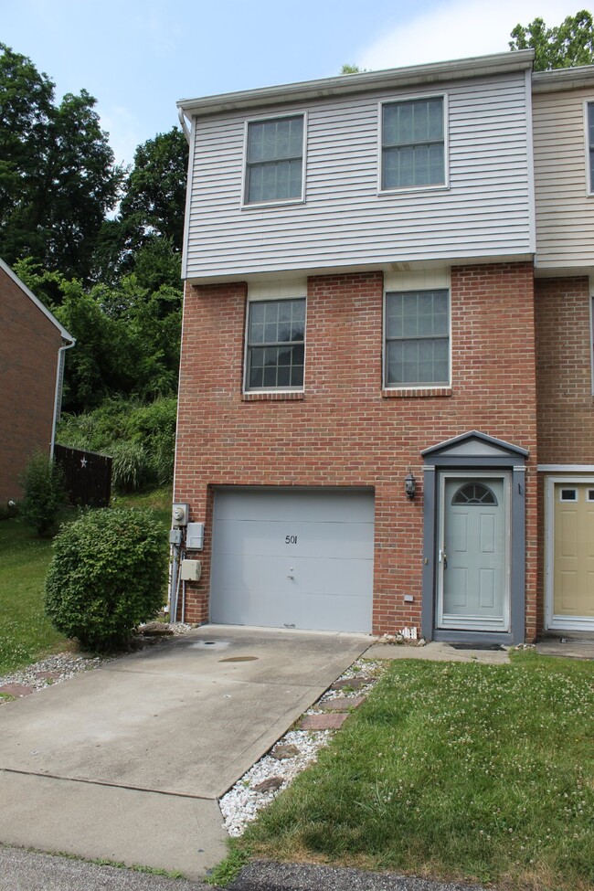 Building Photo - Adorable 2 Bedroom Townhome in Baldwin