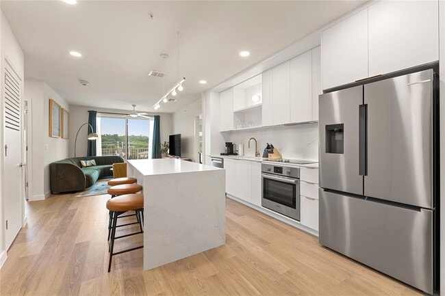 Building Photo - 2323 S Lamar Blvd Unit 512