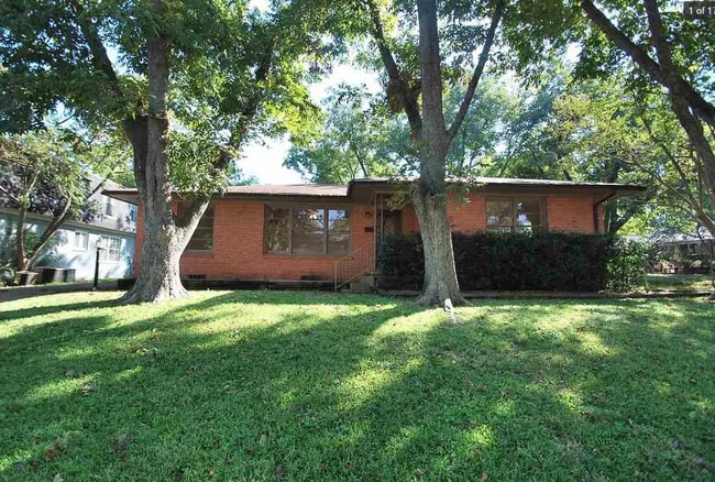 Building Photo - 2120 Belmont Dr Rental