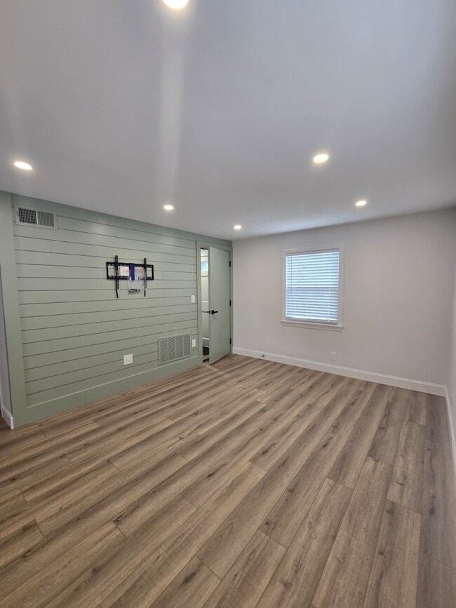 Photo - 613 Willow Ave Unit 1