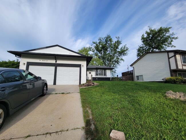 Building Photo - 906 Blackhawk Dr Rental