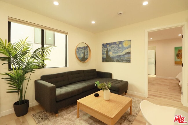 Photo - 9024 Phyllis Ave