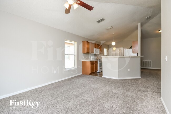 Photo - 926 Killarney Ln
