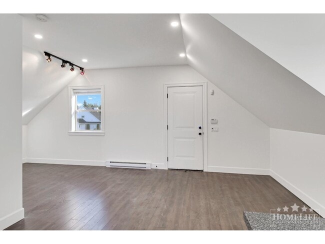 Photo - 3376-3232 232 St