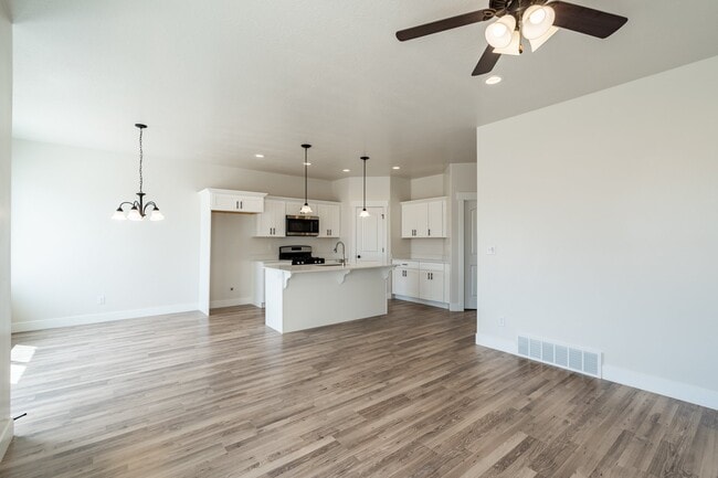 4166 W 1960 N