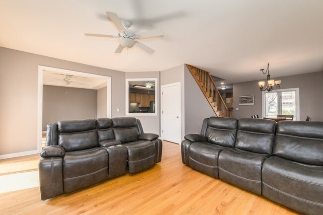 Photo - 840 N Northwest Hwy