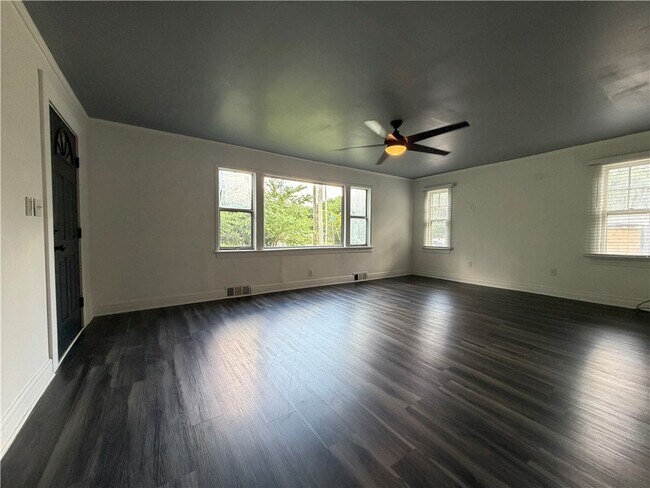 Photo - 1095 S Ray Ave