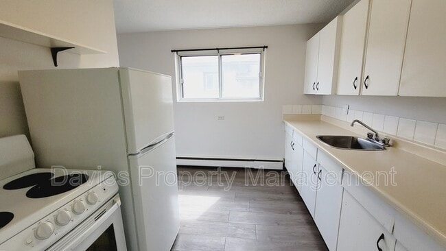Photo - 10010-10154 154 St Unit WJ 2
