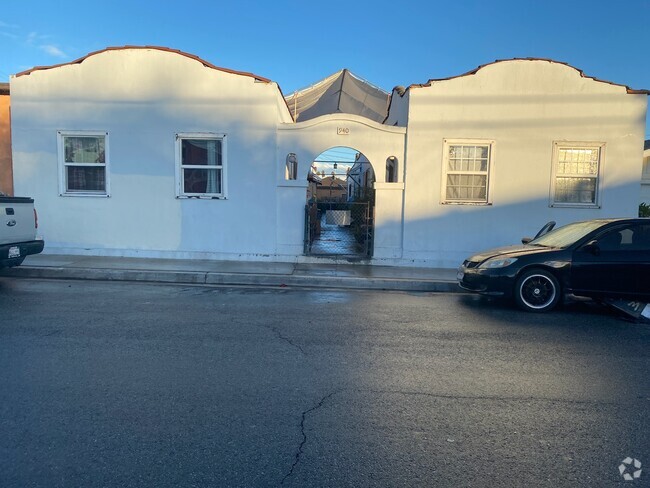 Building Photo - 940 S Downey Rd Unit 940 Rental