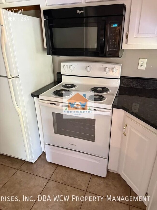 Photo - 2400 Stowe Dr