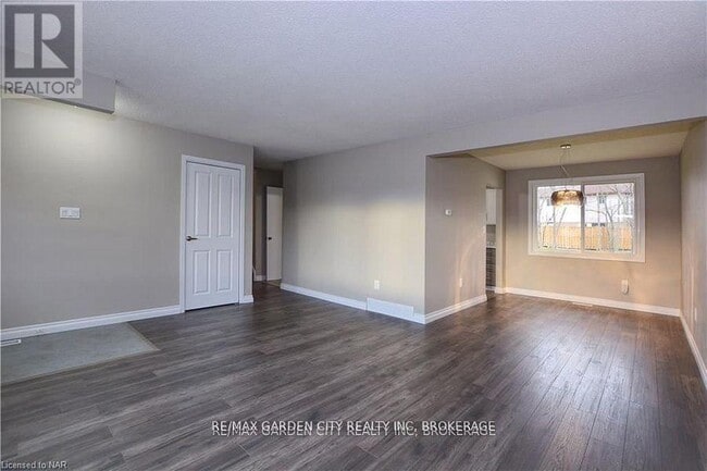 Photo - 49 Bendingroad Crescent