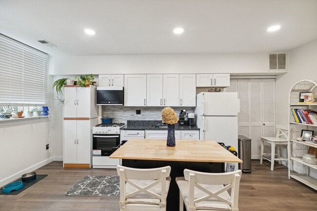 Building Photo - 1829 Kater St