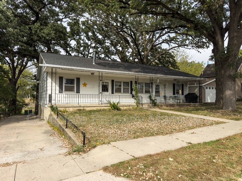 Photo - 110 S 4th Ave W